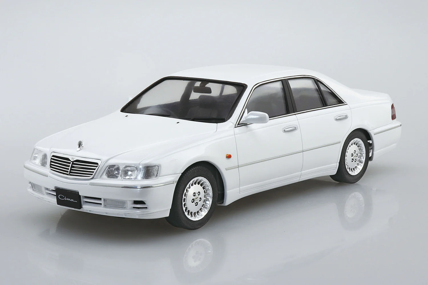 Aoshima - 1996 Nissan Y33 Cima 1/24 [MC137] - Image 2
