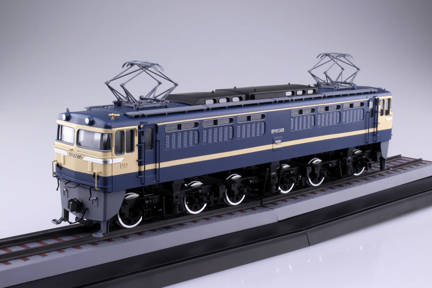 Aoshima - JNR Electric Locomotive Series: EF65/60 with Metal Wheel 1/50 - Image 2