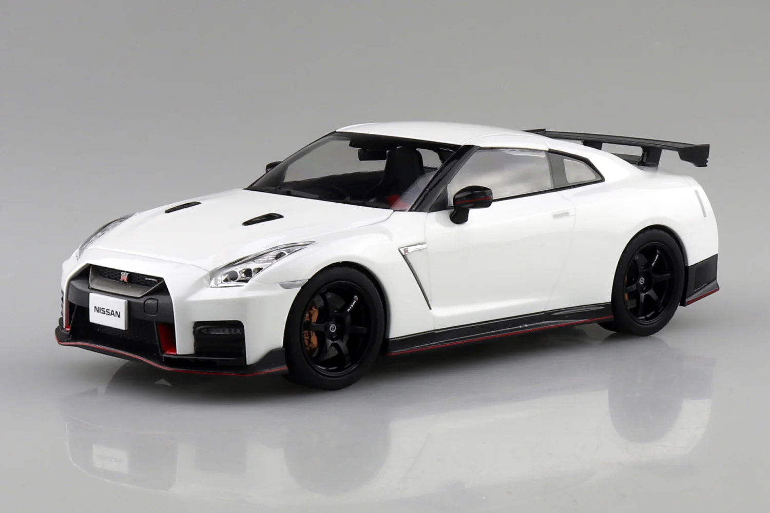 Aoshima - Snap Car - 2017 Nissan GT-R R35 Nismo (Brilliant White Pearl) 1/24 - Image 2
