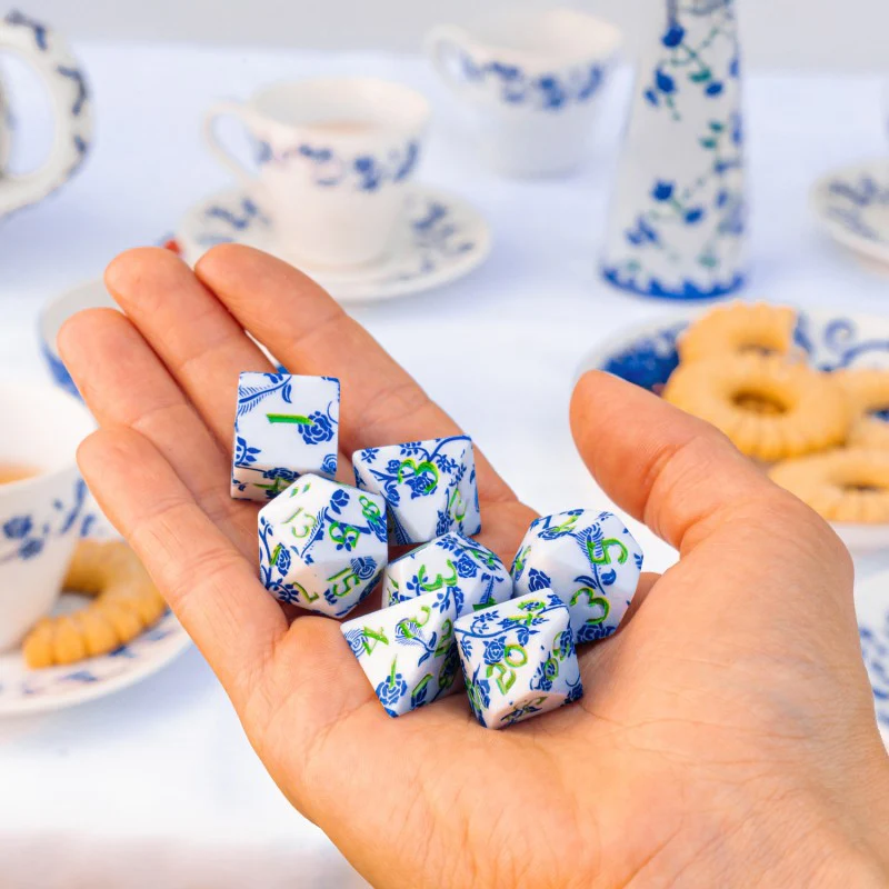 Q-Workshop - Full Art Series 7 Piece Dice Set - Porcelain - Image 3